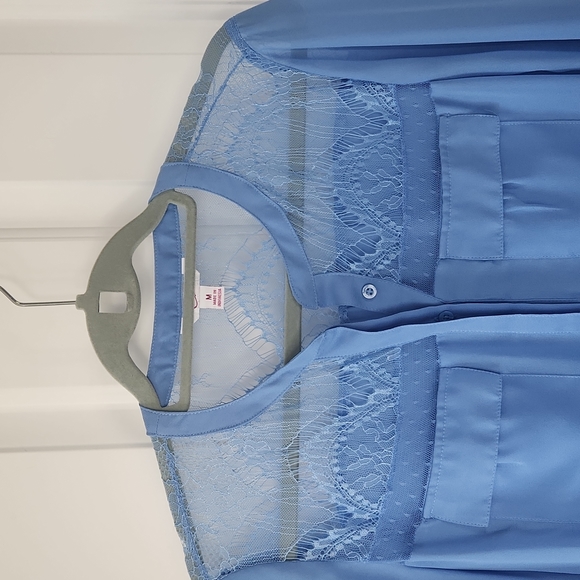 Candie's tie front blouse - Picture 2 of 5